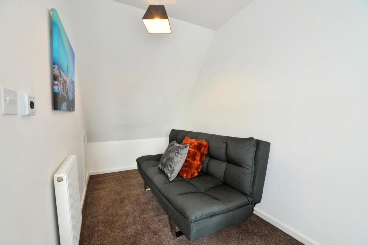 Guest house Family Friendly With Parking & Garden