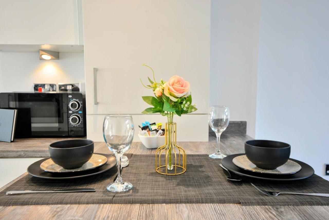 Family Friendly With Parking & Garden Guest house