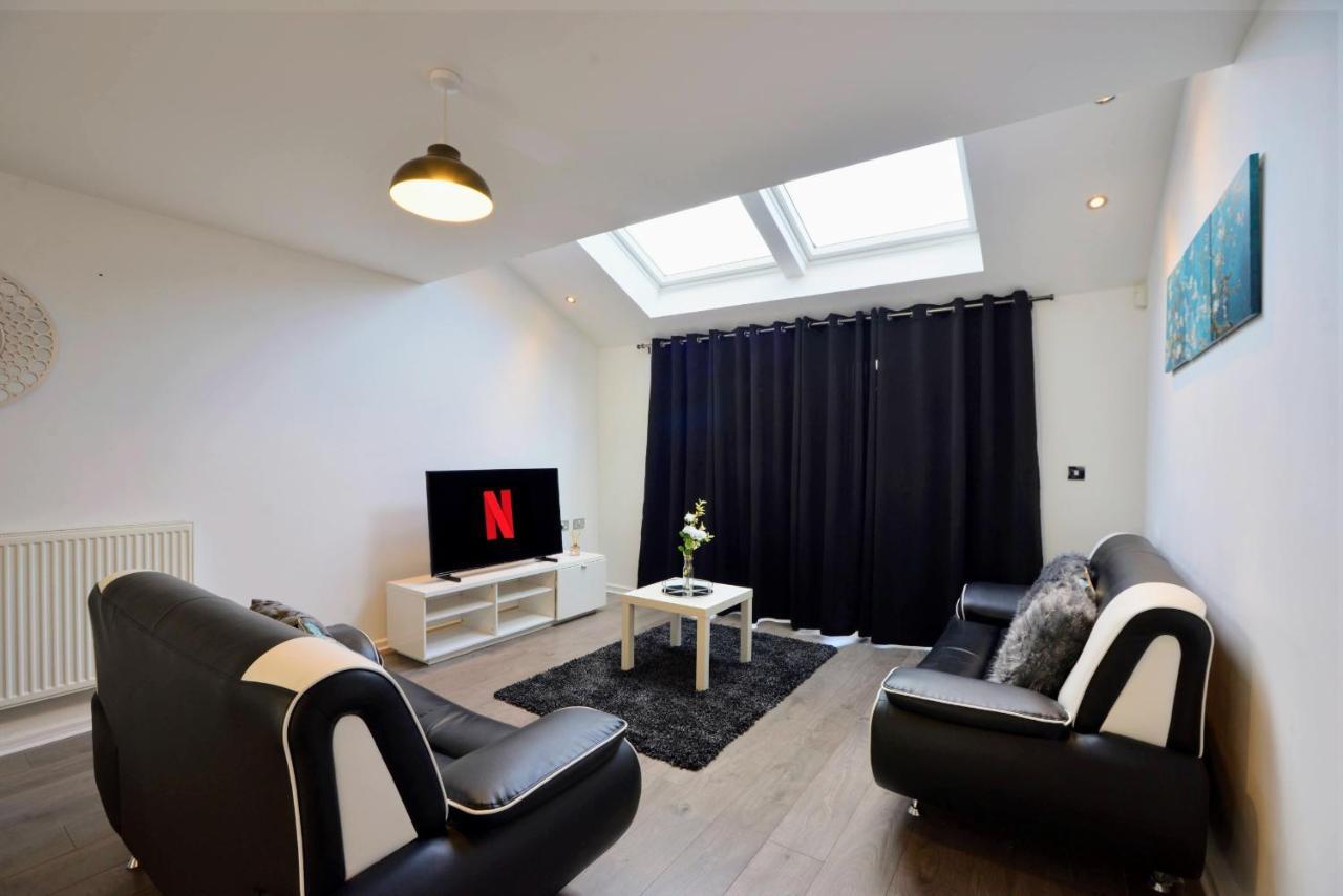 Family Friendly With Parking & Garden Guest house Manchester
