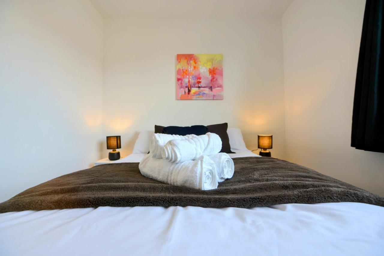 Guest house Family Friendly With Parking & Garden *