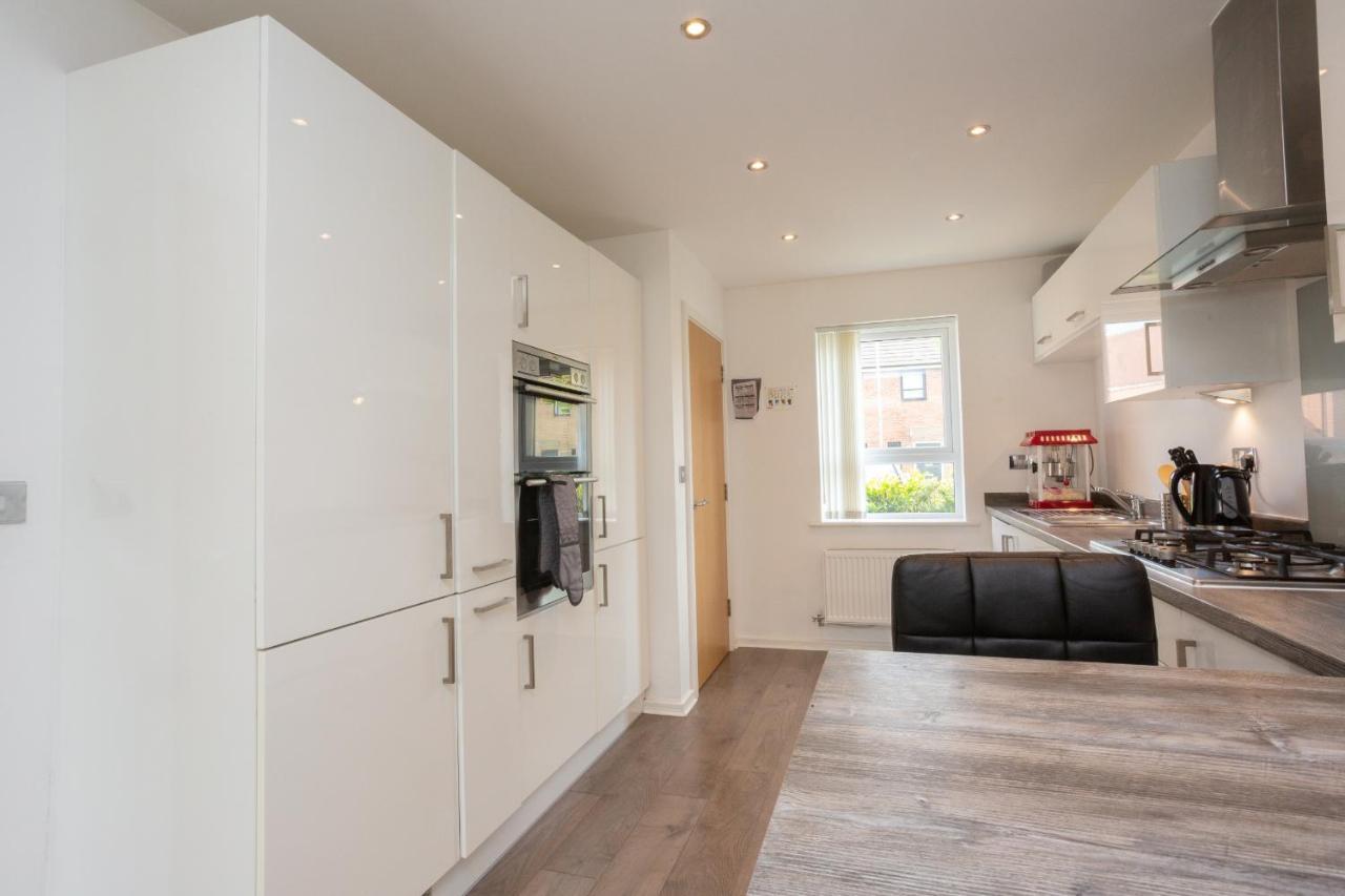 Guest house Family Friendly With Parking & Garden