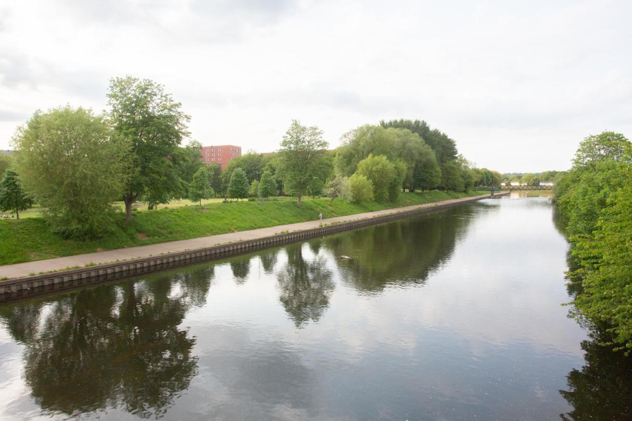 Family Friendly With Parking & Garden * Manchester